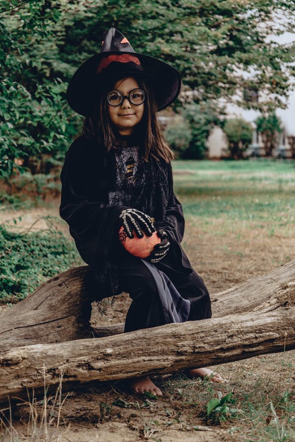 Comment ajouter une touche magique à vos fêtes avec les pulls de Noël Harry Potter ?