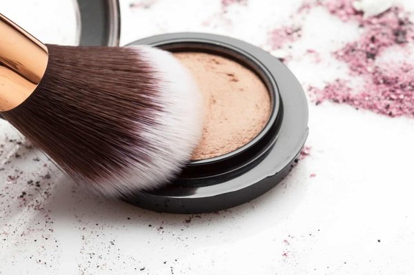 Intégrer le khol en poudre dans votre routine de soin des yeux