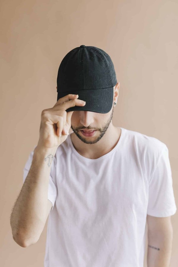 Casquette pour homme : avec ou sans visière ?