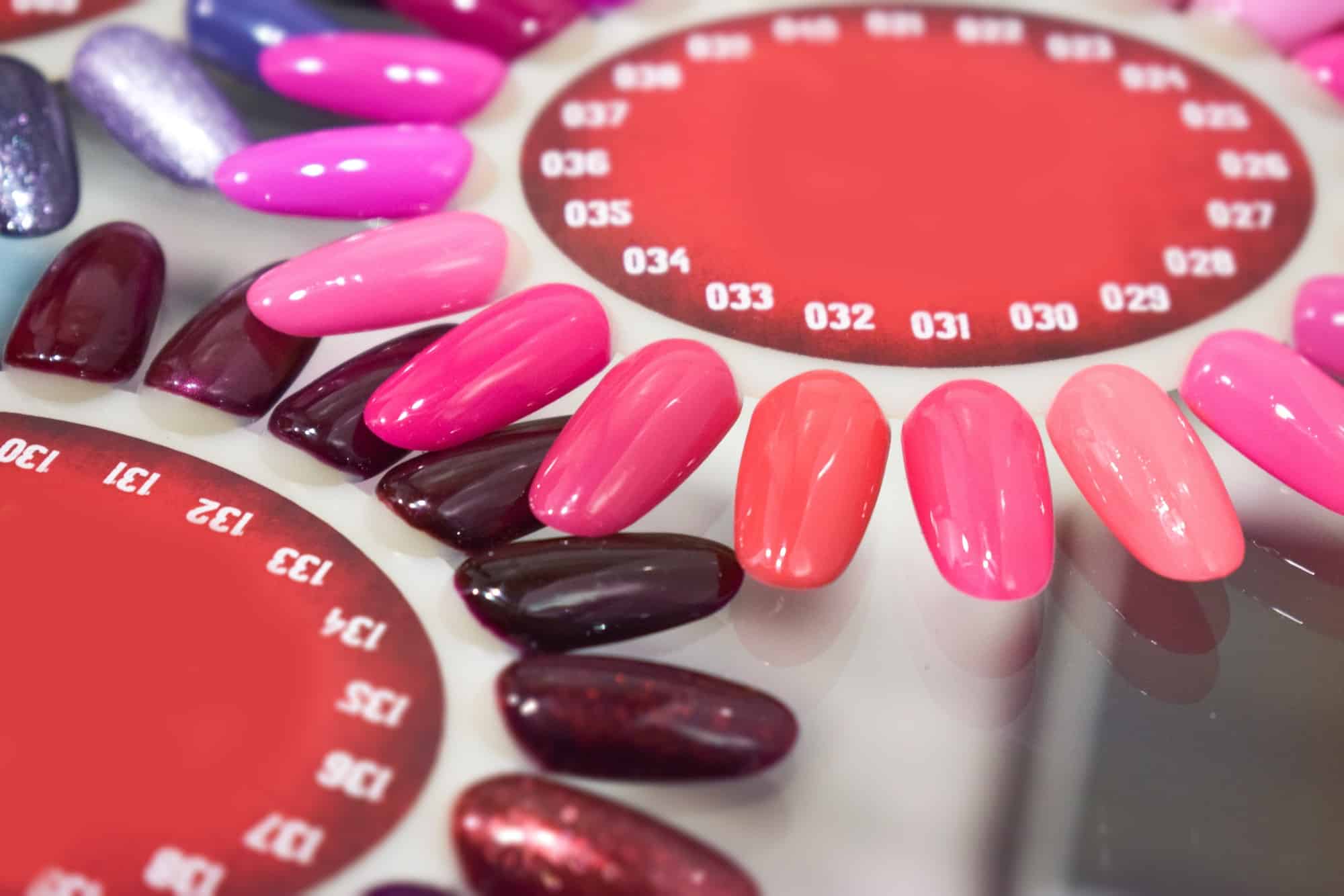 Faux ongles réutilisables : quels sont les avantages de ces éléments ?